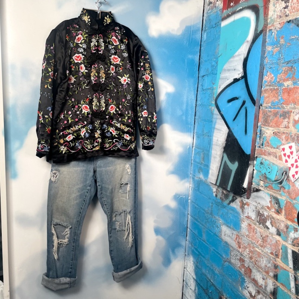 Silk hand-embroidered Mandarin collar jacket